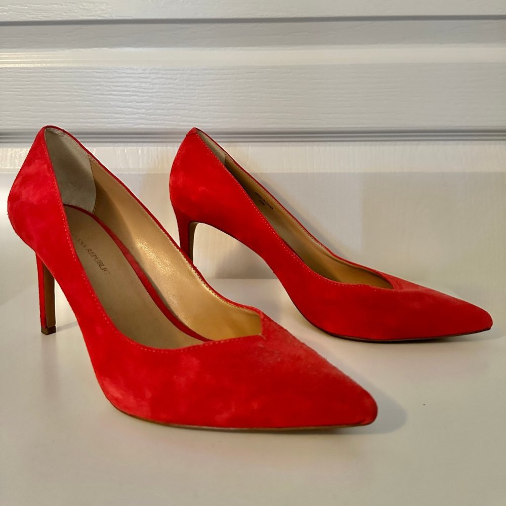 Gorgeous red suede Banana Republic pumps